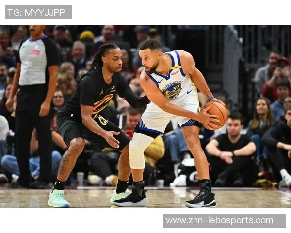 2016年雷霆与勇士常规赛巅峰对决回顾及精彩瞬间解析